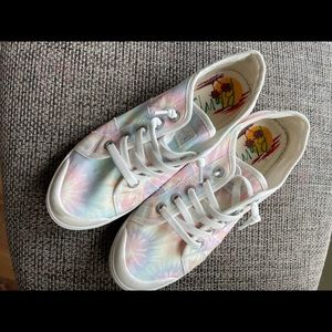 Blowfish Malibu. Light tie dye.